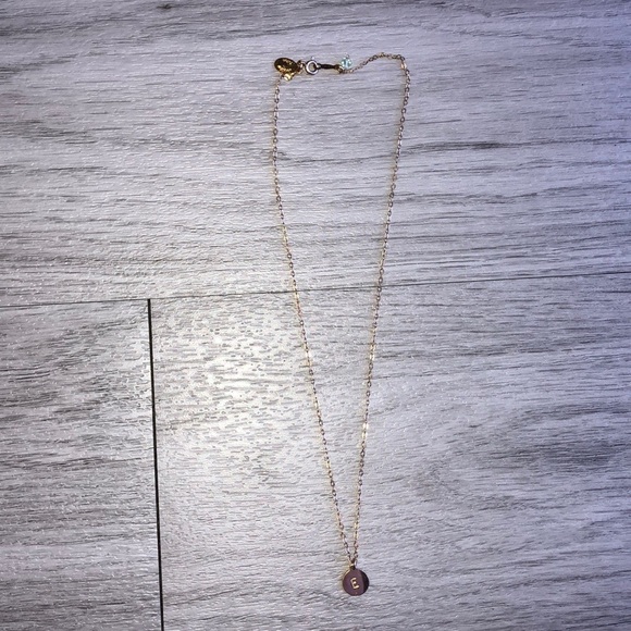 Initial "E" gold necklace - 14k gold - Picture 3 of 4